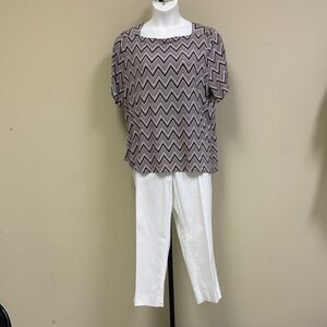 Talbots Zigzag Patterned Top with White Cropped Pants